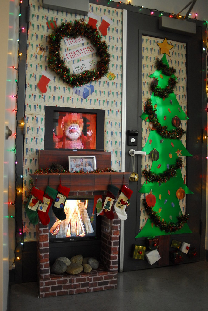 Holiday Door Decorating Contest Christmas door decorating … Flickr