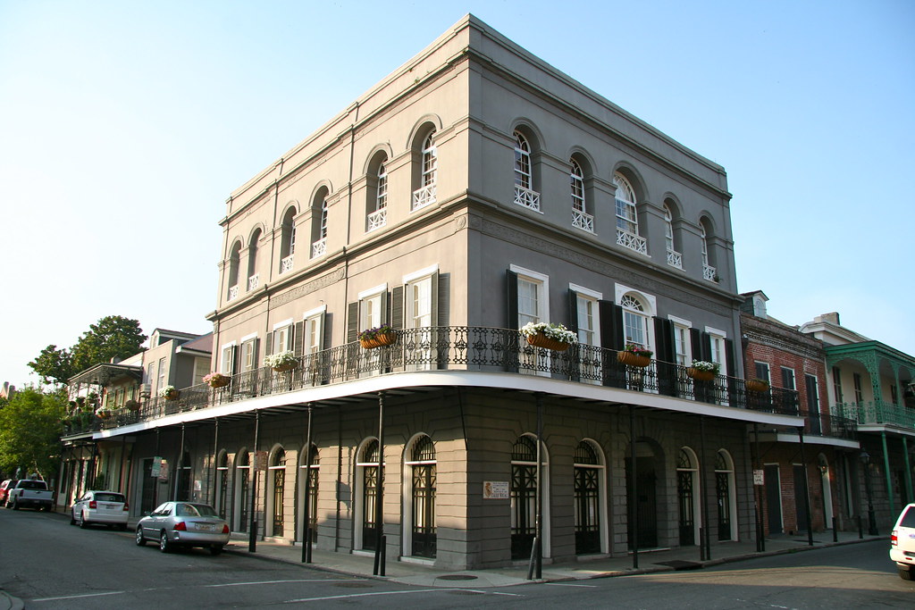 LaLaurie Mansion Haunted building owned by (and for sale