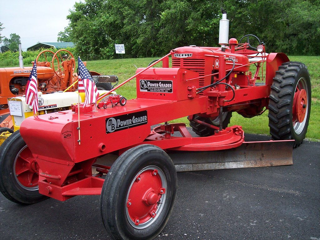 Farmall M power grader_1 2009 Steiner Tractor Parts show L… Flickr