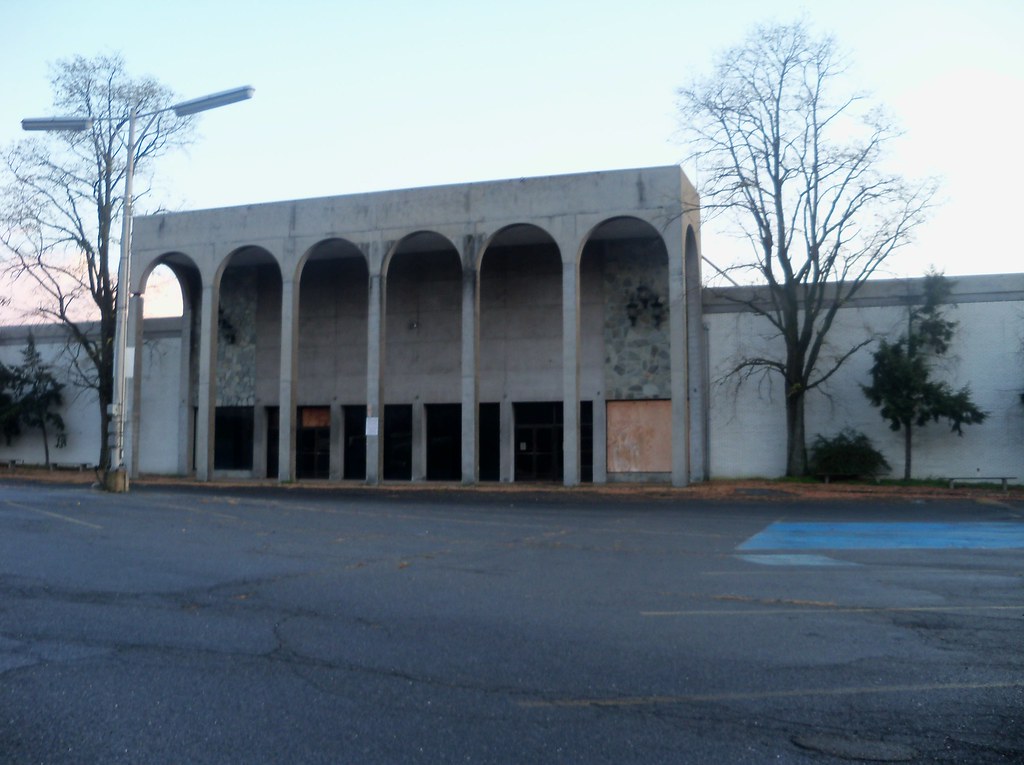 Boscov's West Lawn, PA Penn & Shillington Rds; opened in… Flickr