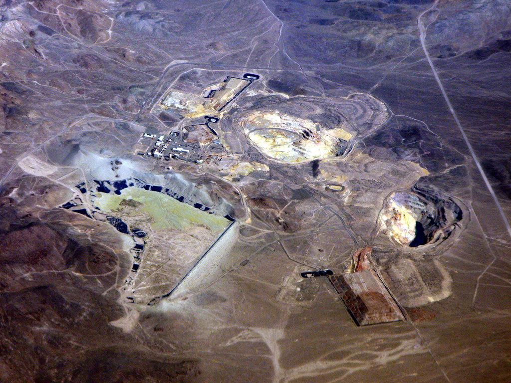 Paradise Peak Mine Abandoned gold mine south of Gabbs, Nye… Flickr