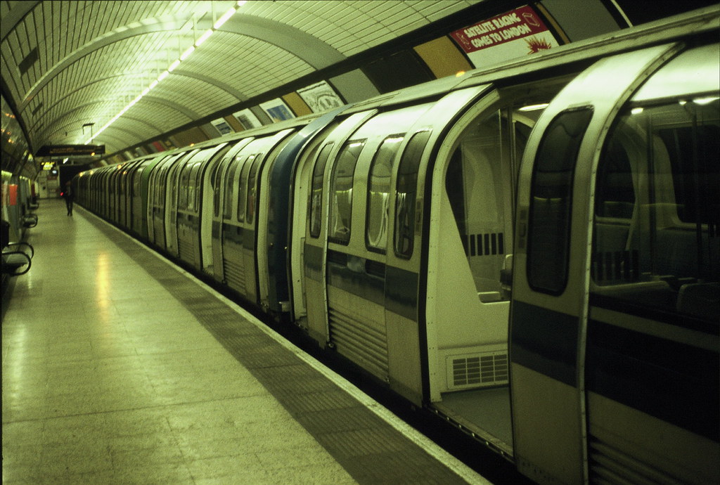 1986 Tube Stock at Charing Cross Exterior of 1986 Tube Sto… Flickr