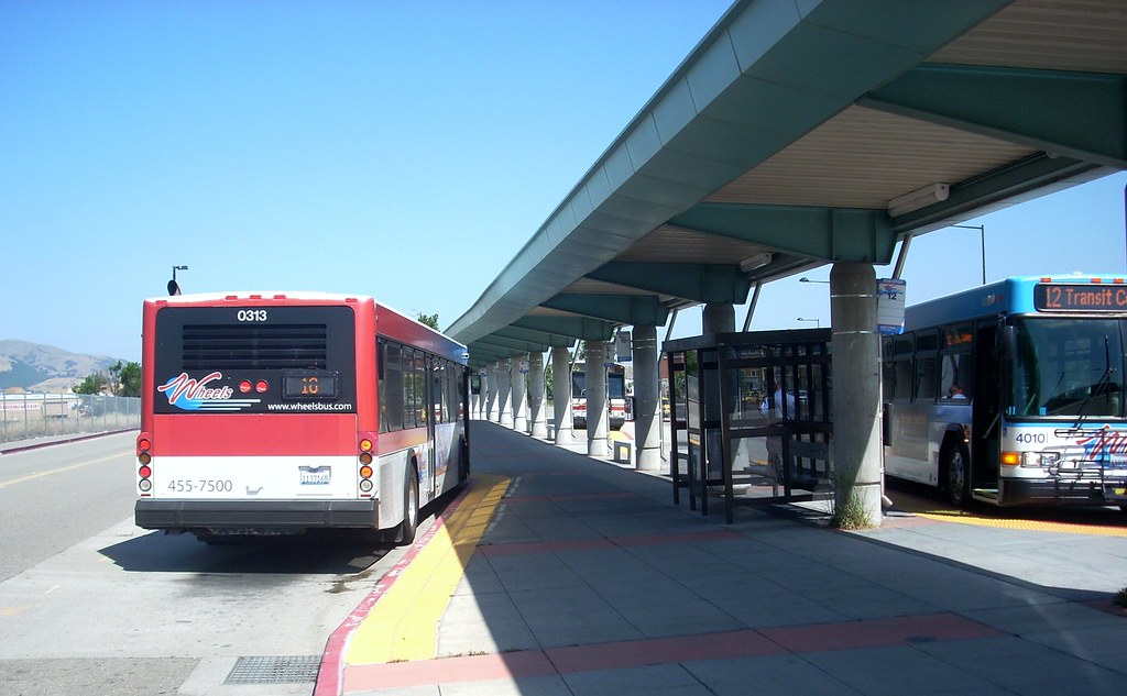 LAVTA/Wheels Gillig Low Floor buses at Dublin/Pleasanton B… Flickr