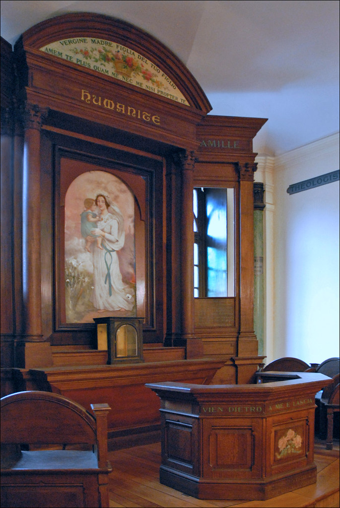 L'autel de la chapelle de l'Humanité (Paris) L'autel de la… Flickr
