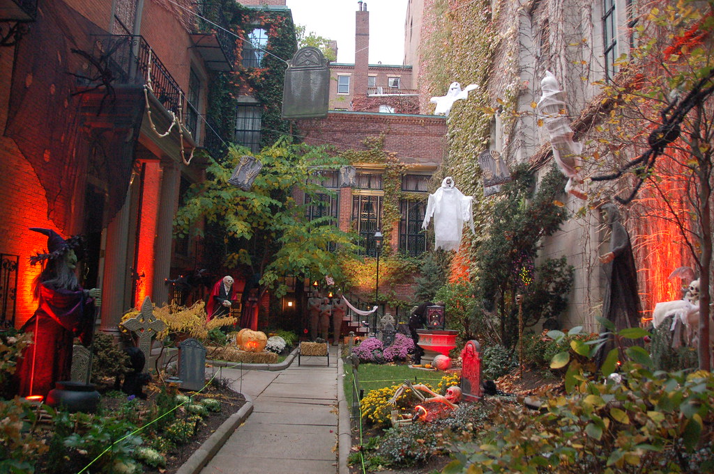 Beacon Hill Halloween TrickorTreating in Beacon Hill, Bo… Flickr
