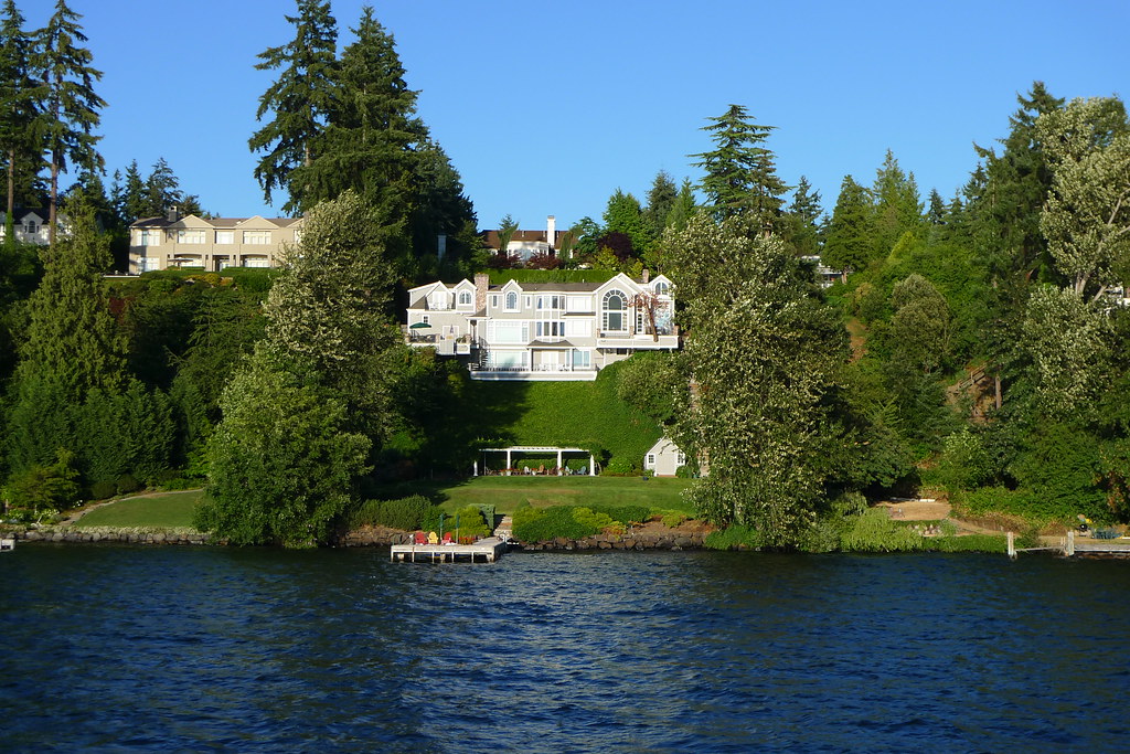 Beautiful House on Lake Washington There are some really, … Flickr