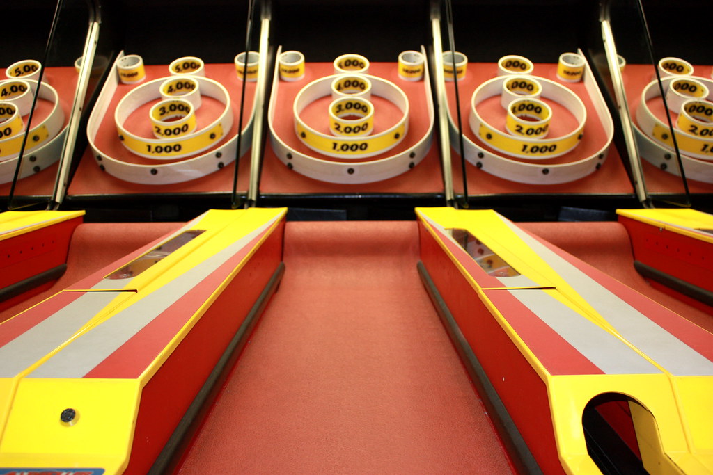 9.21.09 (169/365) skee ball On a date Chuck E Cheese's… Flickr