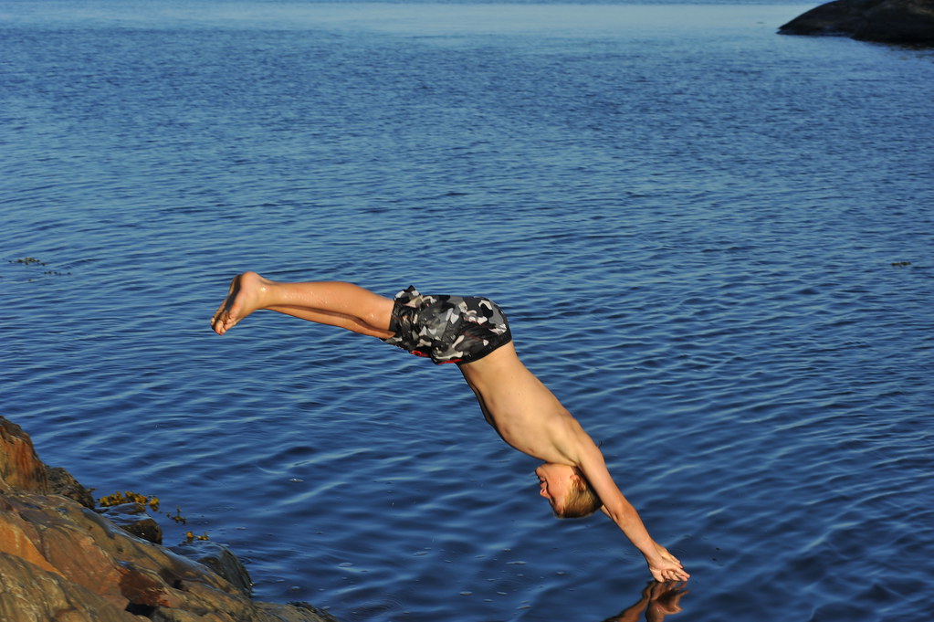 Diving into water aixcracker Flickr