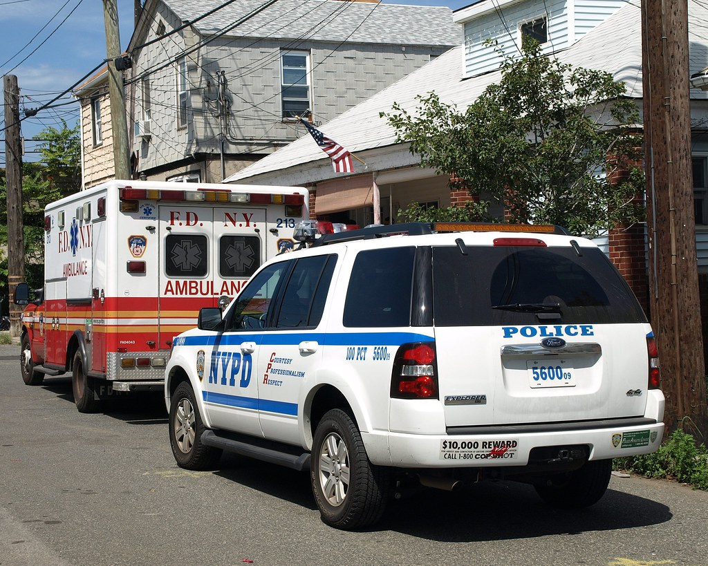 FDNY Ambulance & NYPD Police Car, Rockaway Beach, Queens N… Flickr