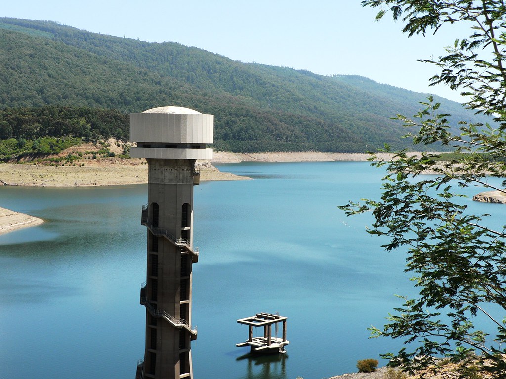Thompson Dam Melbourne's largestwater storage only appro… Flickr