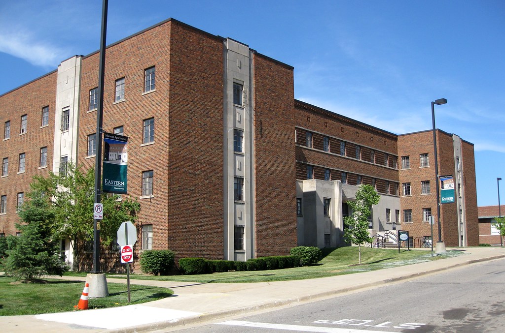 Munson Apartments Munson Residence Hall was built as a dor… Flickr