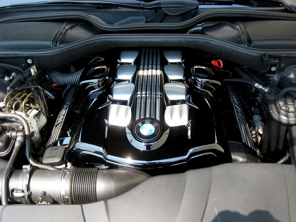 BMW 7 Series Custom Valve Cover Custom painted valve cover… Flickr