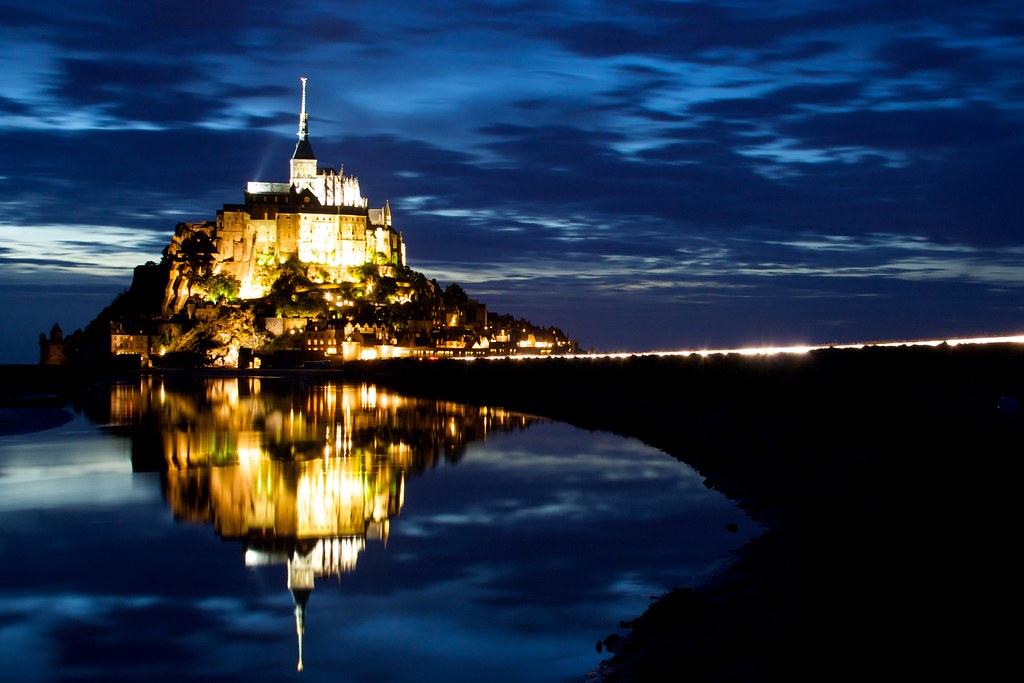 mont saint michel night view Antonella Lattanzi Flickr