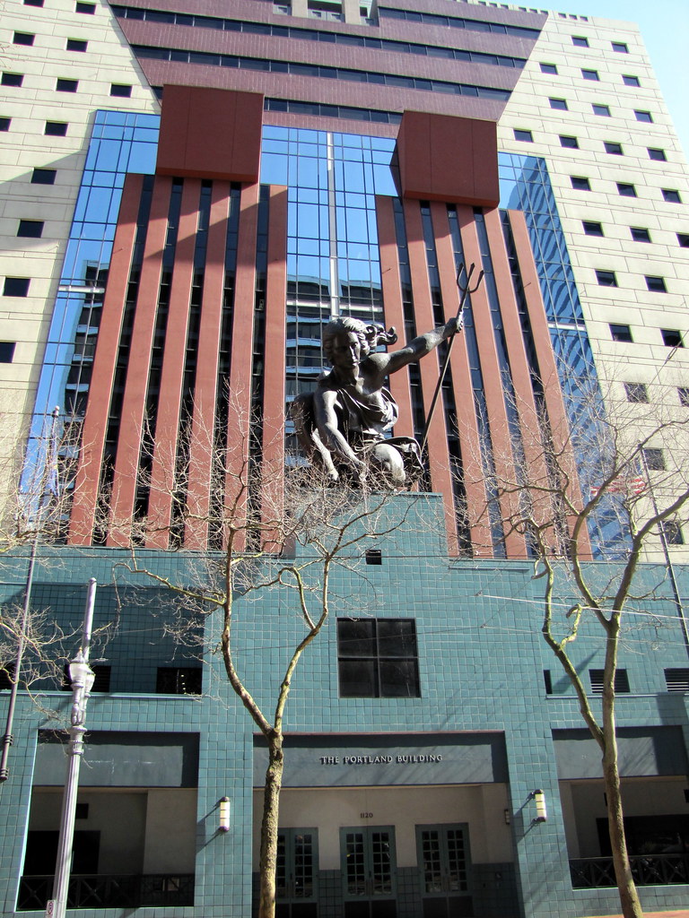 Portlandia Sculpture Michael Graves Portland Public Serv… Flickr
