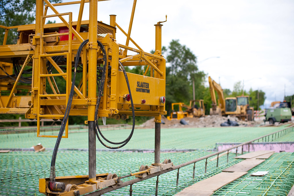 Screed Rail The screed machine is set up on rails that are… Flickr