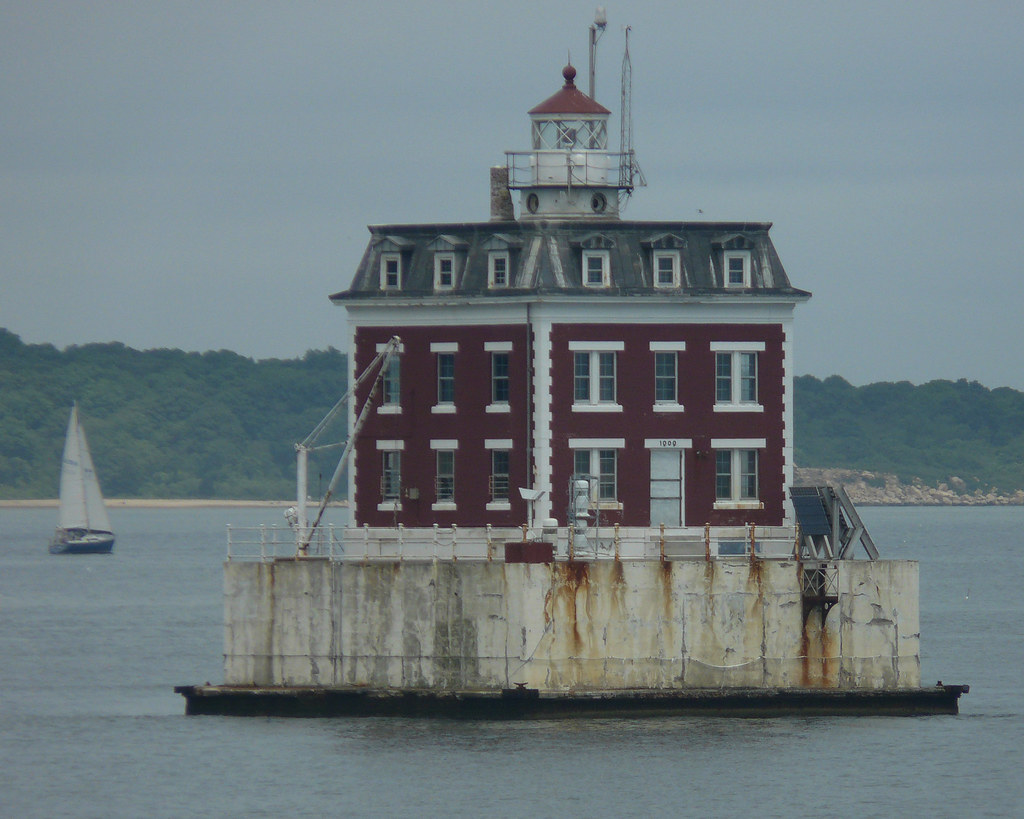 New London Ledge Light The New London Ledge was built in i… Flickr