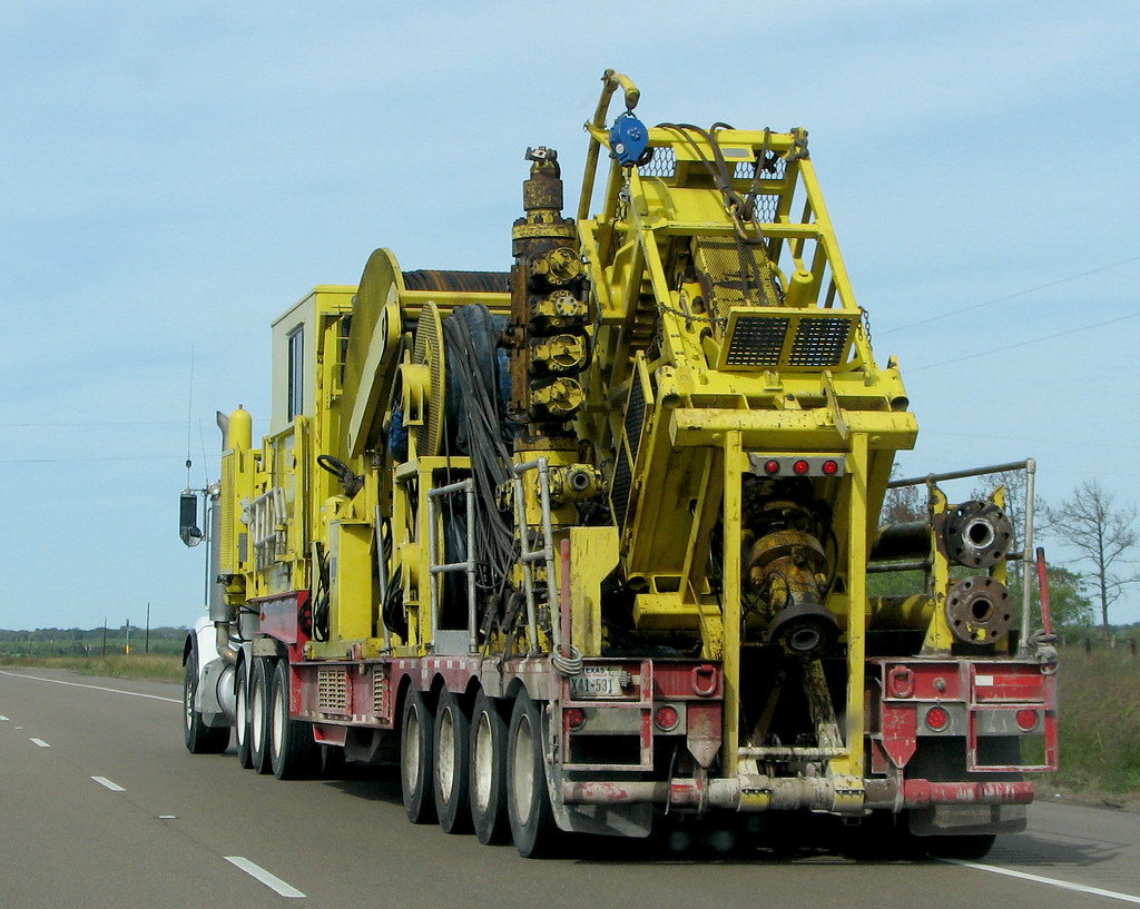 Coil Tubing Services Rig Can't resist oilfield photos. A b… Flickr