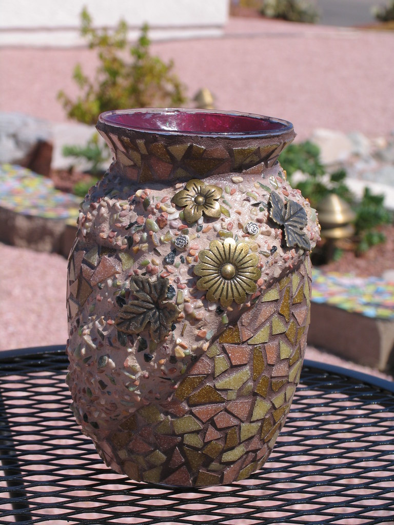 Brown Mosaic Vase This vase is glass with VITREOUS GLASS T… Flickr