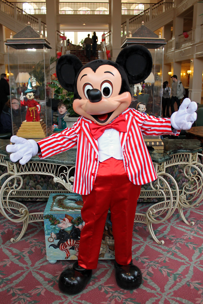 Mickey Mouse Disneyland Hotel, Disneyland Resort Paris. Su… Flickr