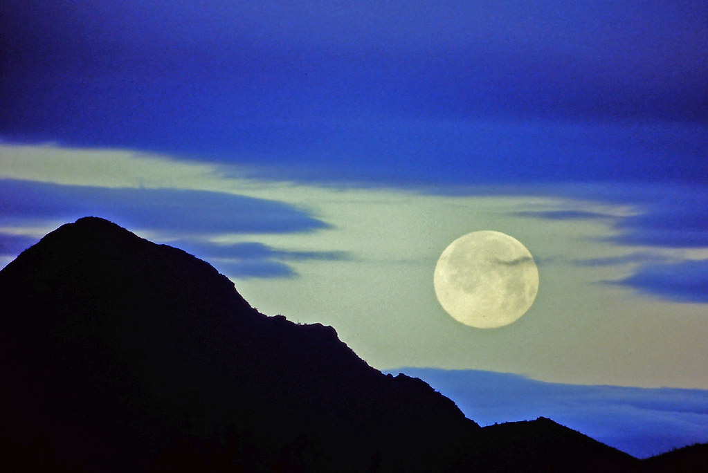 Full Moon Tucson, Arizona (AZ) One of the few times I've … Flickr