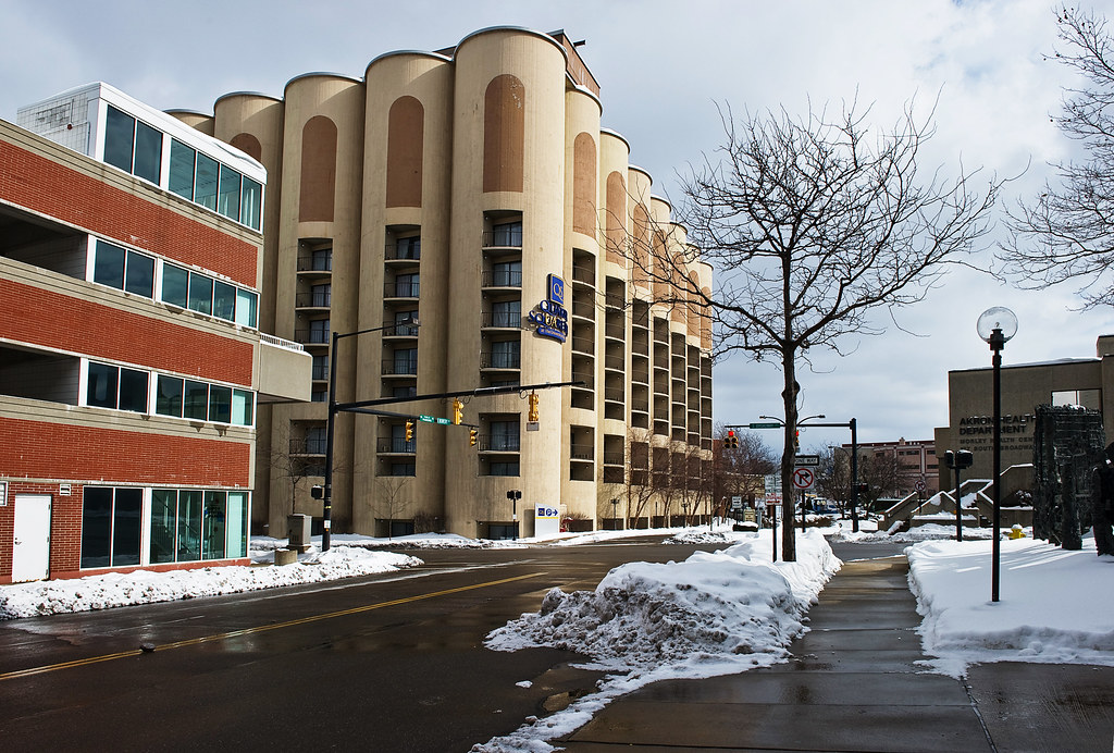 The Quaker Square Inn Akron, Ohio USA This silo complex on… Flickr