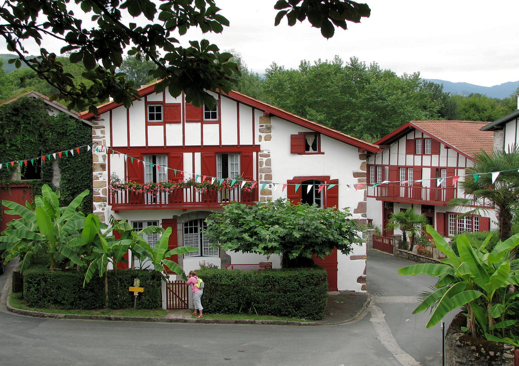 Ainhoa, Pays Basque Ainhoa est un village bastide à la lim… Flickr