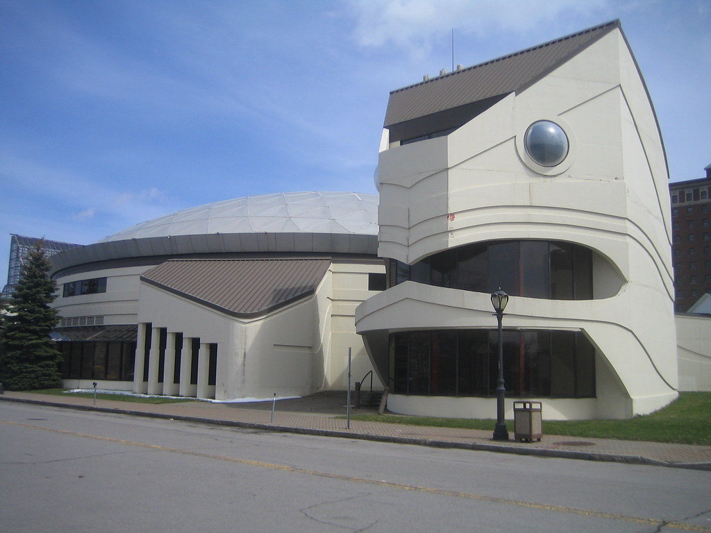 The Turtle Building of Niagara Falls This building is so d… Flickr