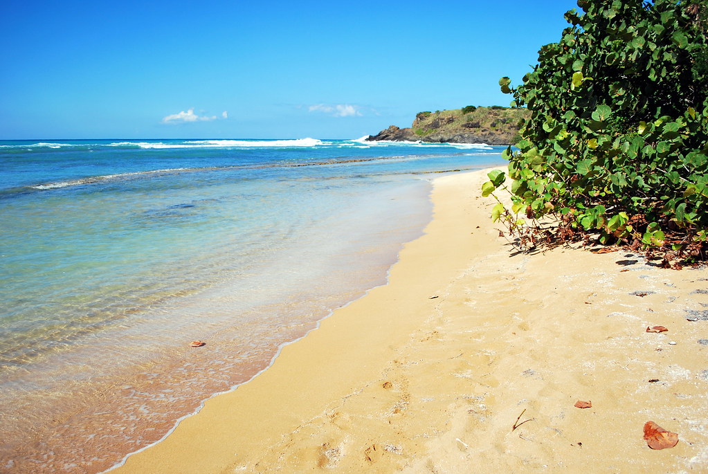 Playa Escondida, Fajardo, PR Hermosa playa en el este de P… Flickr