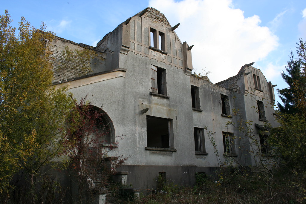 Camp du BanSaintJean Voici l'exemple "type" des habitati… Flickr