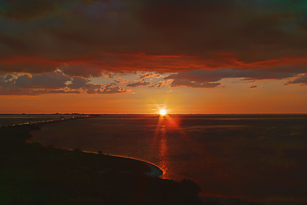 Sunset Over Tampa Bay Tampa, Florida The Bay Sunset Over T… Flickr
