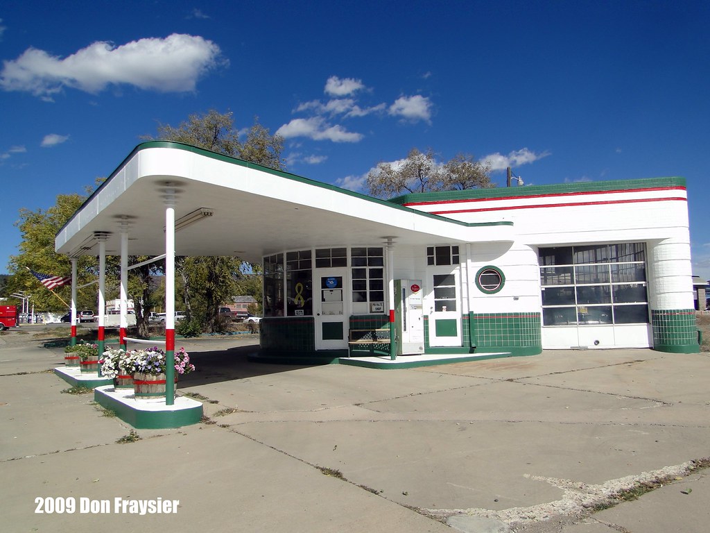 Old Service Station in Raton, NM An old service station, i… Flickr