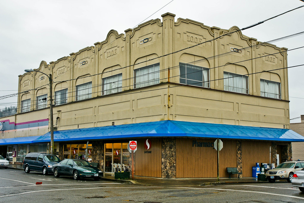 Coquille IOOF building DSC03104 A rainy day scene in ol… Flickr