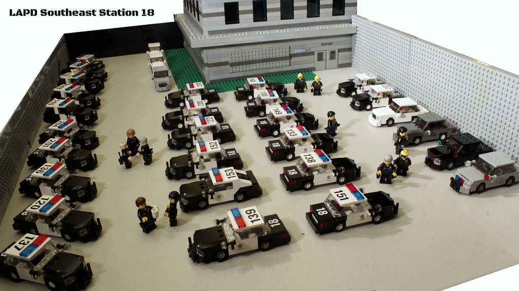 LEGO LAPD "Southeast 18" Police Station LEGO LAPD car's … Flickr
