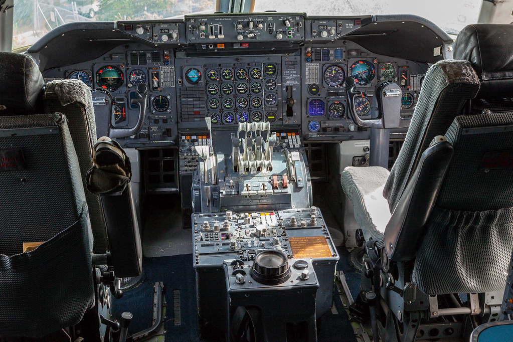 Ups 747 cockpit trekLasi