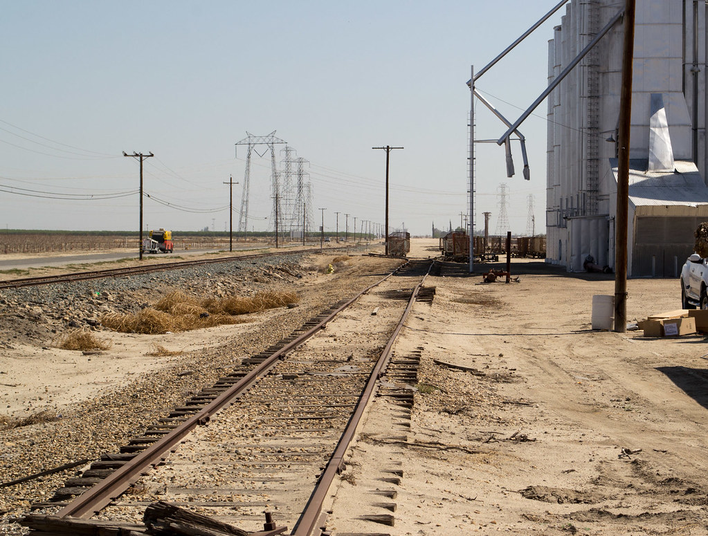 Buttonwillow, CA railroad siding (1533) Former grain sidin… Flickr