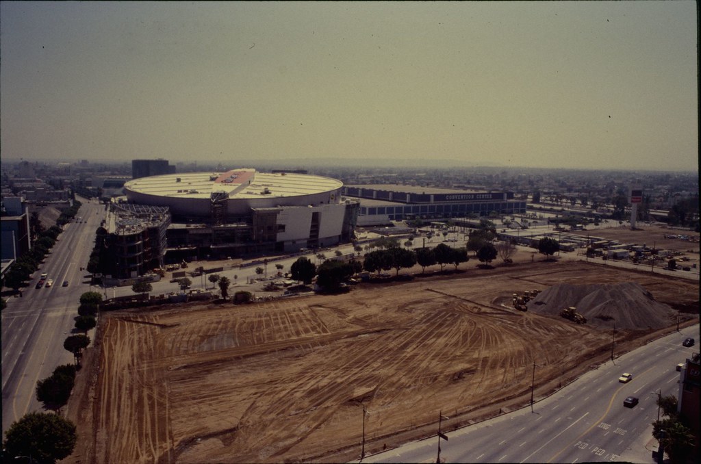 Staples Center construction, with L.A. Convention Center i… Flickr