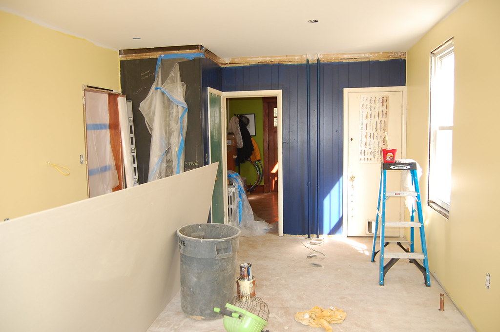 Navy Accent Wall Kitchen martireznoem