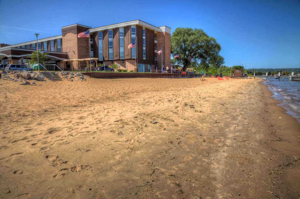 West Bay Beach A Holiday Inn Resort Traverse City Hotel Flickr