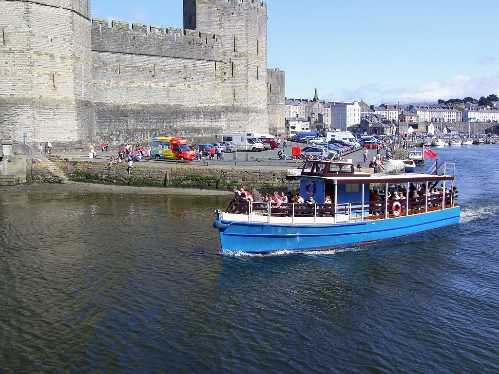 Queen of the Sea setting out from Caernarfon harbour Flickr