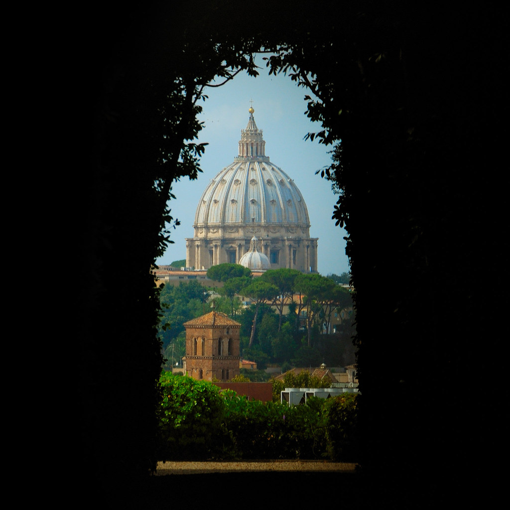 Cupola di San Pietro vista dal buco della serratura da … Flickr