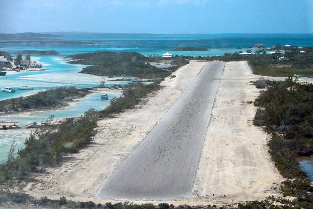 Staniel Cay Short final to runway 17 at Staniel Cay, a bea… Flickr