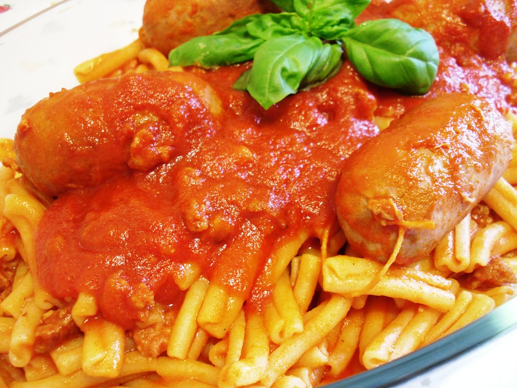 Pasta Con Salsiccia Al Sugo