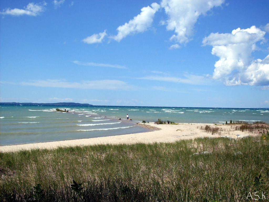 Waves on Grand Traverse Bay "Grand Traverse Bay is a bay o… Flickr
