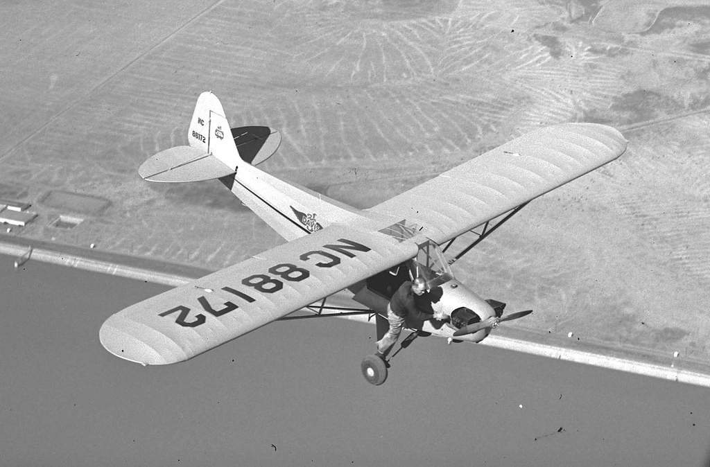 Starting an engine in flight. Bill Larkins Flickr