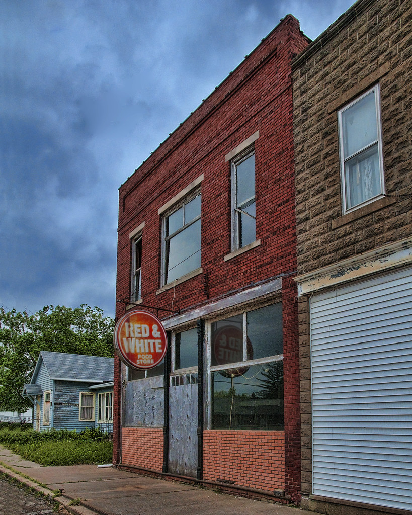 Red & White A small town Illinois grocer long gone. Ipava,… Flickr
