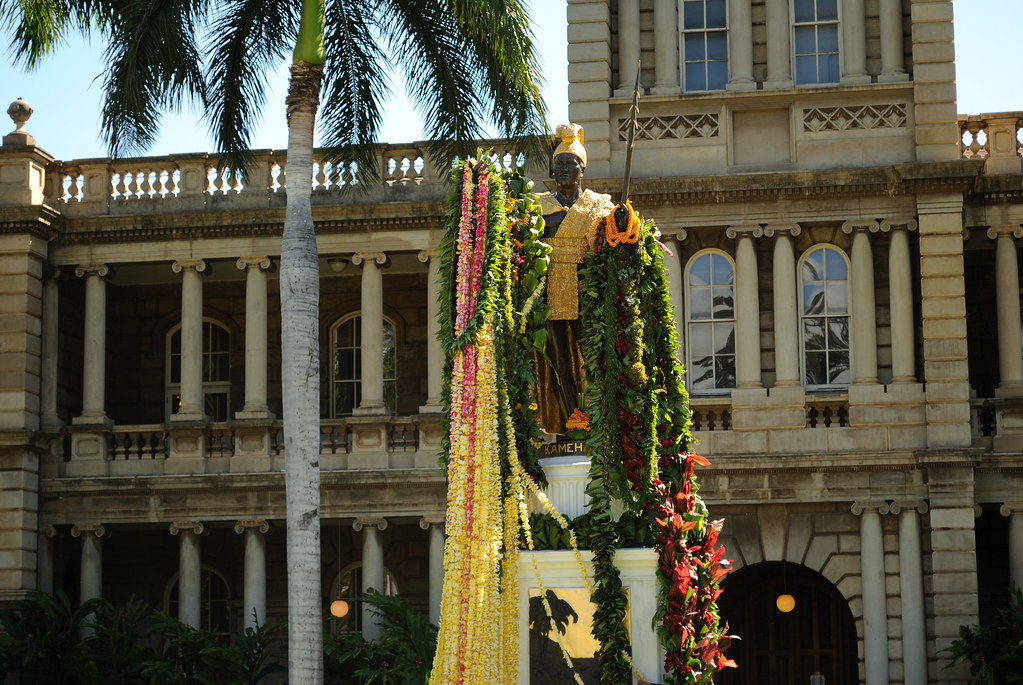 King Kamehameha Statue covered with leis. Daniel Ramirez Flickr