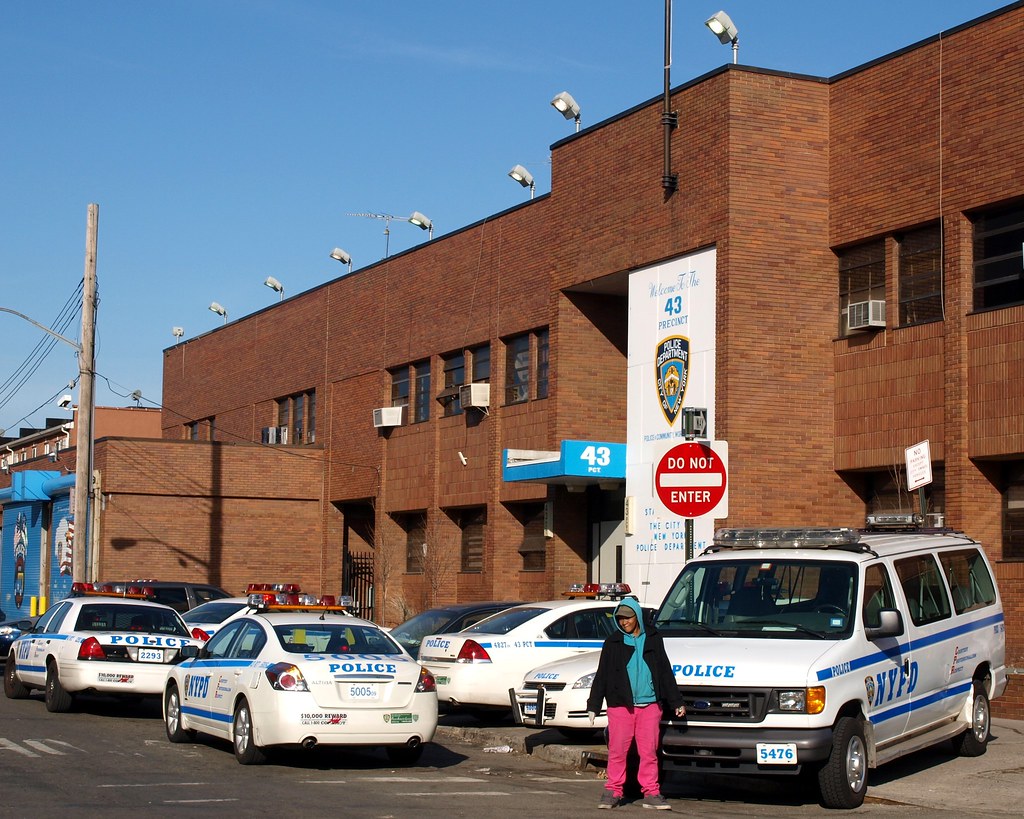P043 NYPD Police Station Precinct 43, Parkchester, Bronx, … Flickr