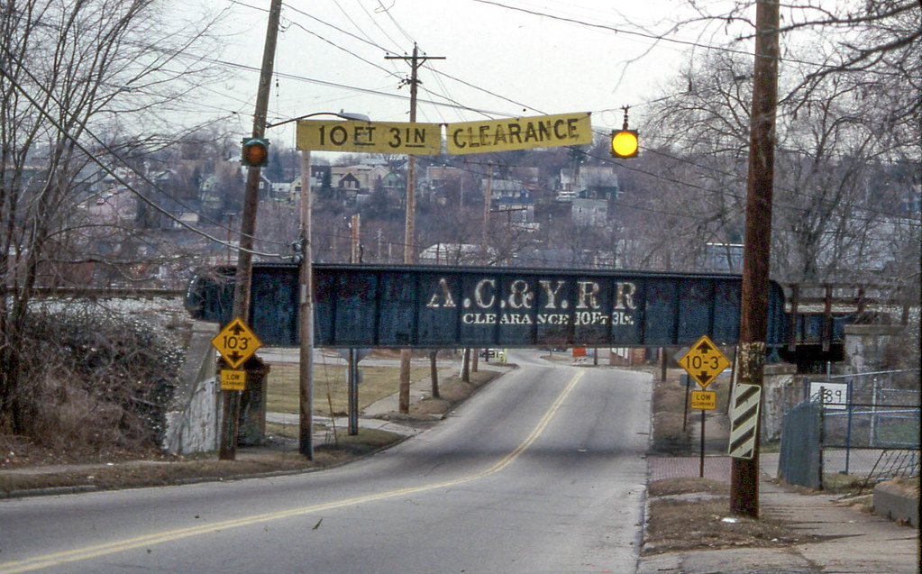 19910301 03 Wheeling & Lake Erie Railroad Bridge, Akron, O