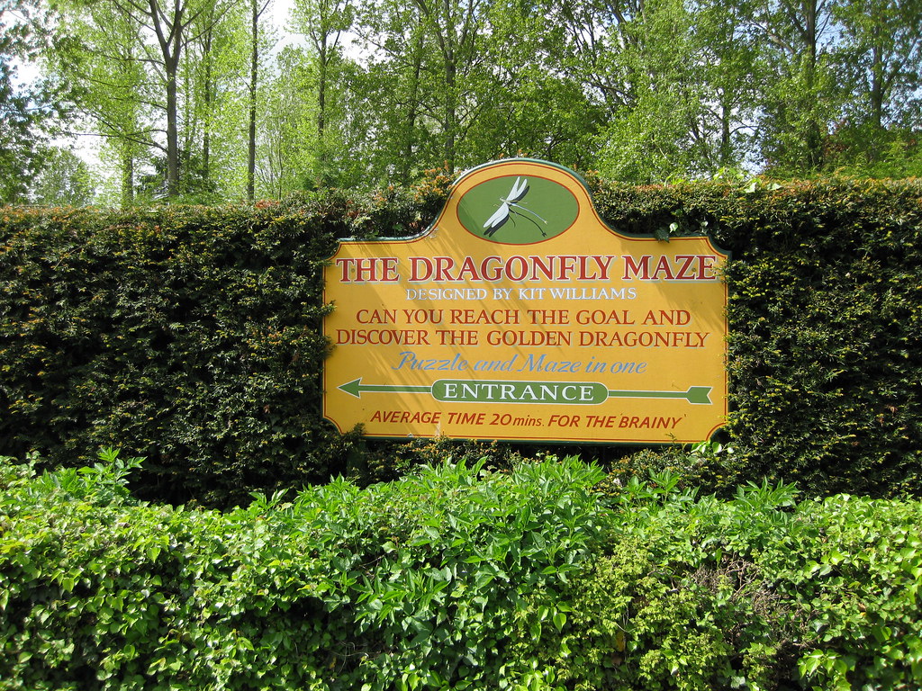 The Dragonfly Maze, BourtonontheWater May 2009 bluebeart Flickr