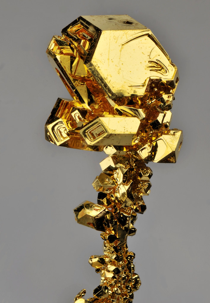 gold crystals Truncated octahedral crystals of pure gold. R. Tanaka